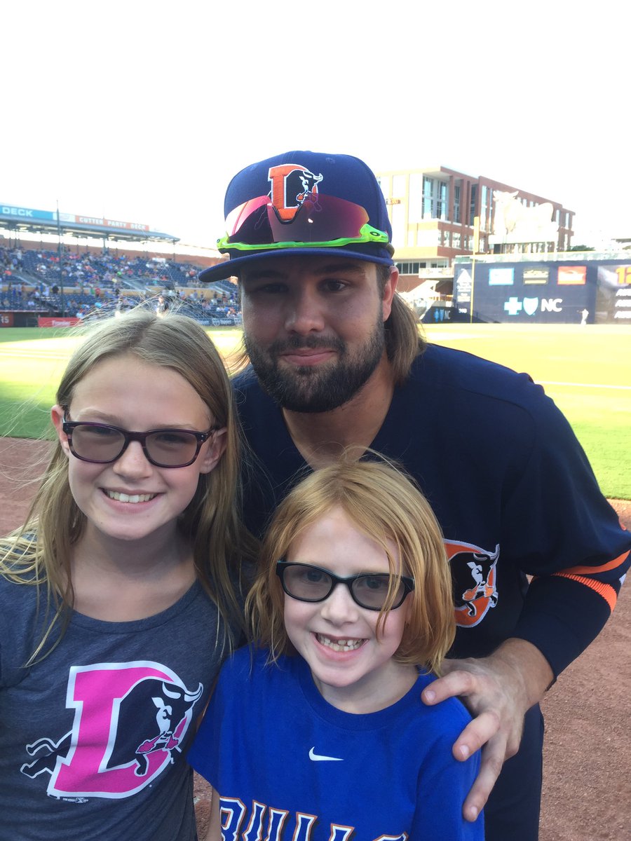 GolfTurfTech's tweet image. Signature and photo with favorite @DurhamBulls player, @JaffDecker22!! Go Bulls!! #DurhamBulls
