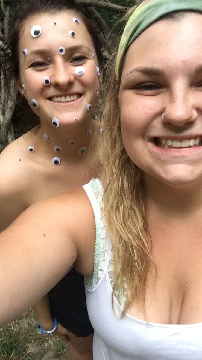 JessintheBoxx's tweet photo. Happiest of birthdays to my forever number one, thanks for doing random shit w/ me, ilysm ❤️❤️ @sallllymander https://t.co/o1Pv1a45Fc