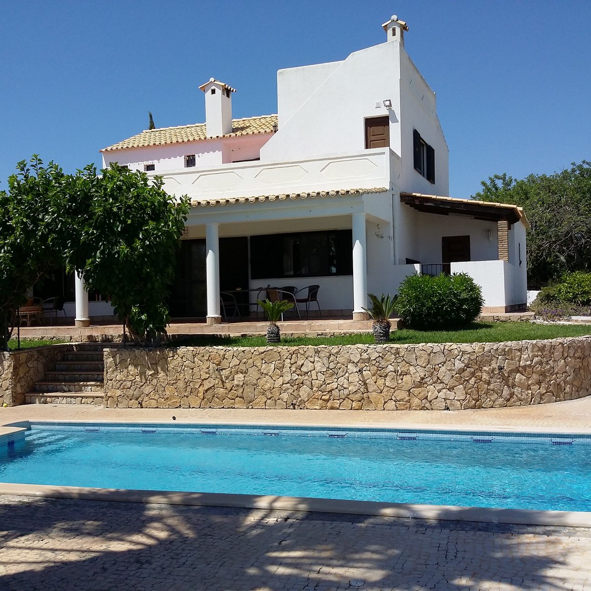 Hallo, nach einer kleinen Twitter- Pause melde ich mich mal wieder mit  ganz lieben Grüßen aus Portugal. Bis bald!