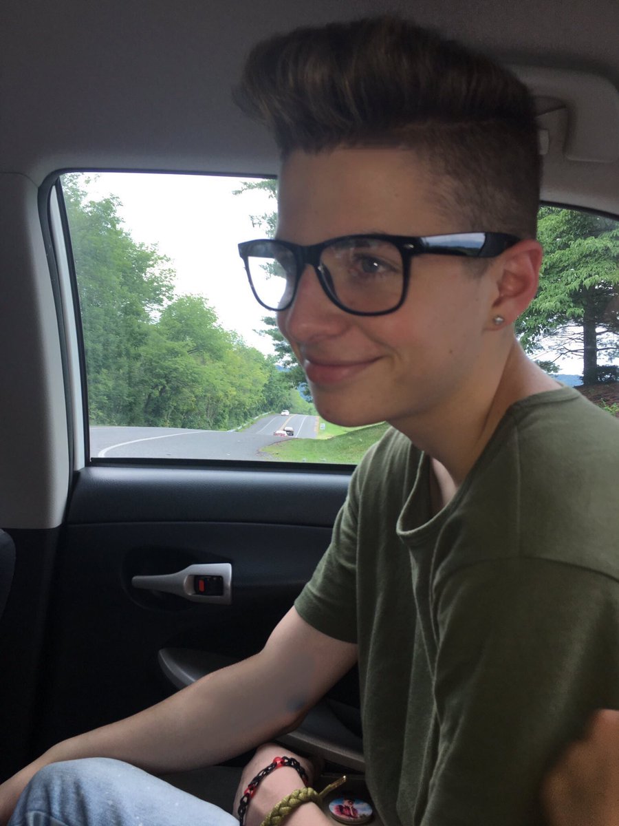 basicallyteresa's tweet photo. My boy looks GOOD 
(Idk who's pics but thank you) https://t.co/4UNuidpwYu