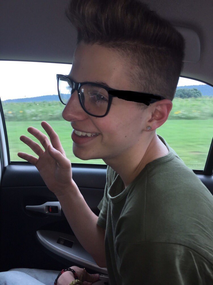 basicallyteresa's tweet photo. My boy looks GOOD 
(Idk who's pics but thank you) https://t.co/4UNuidpwYu
