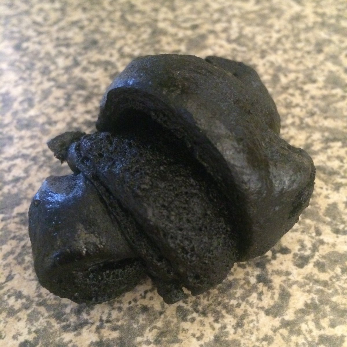 MaBakerBakes's tweet photo. Do you think it's over baked ? #forgotabouttheoven #wonderedwhatthatsmellwas #lookslikeaturd https://t.co/ZnnLQlAev2