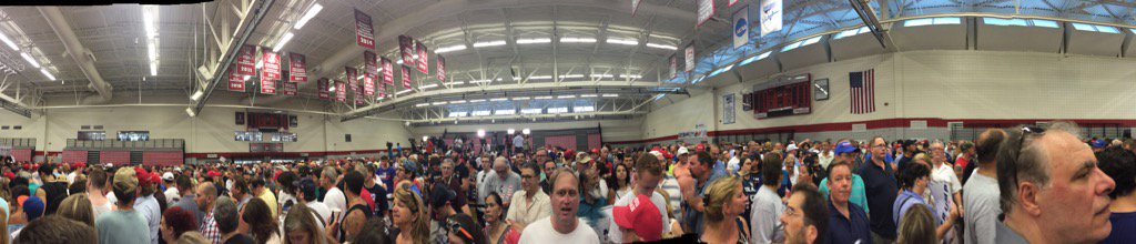 Blindmansees's tweet photo. Waiting for Trump in Fairfield ct https://t.co/gb0cl6xaX9