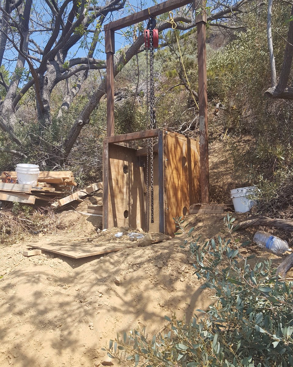 ConstructionRcw's tweet image. It may look like we are looking for water but this is the beginning of a new #hillsidefoundation #testpit #hillside.