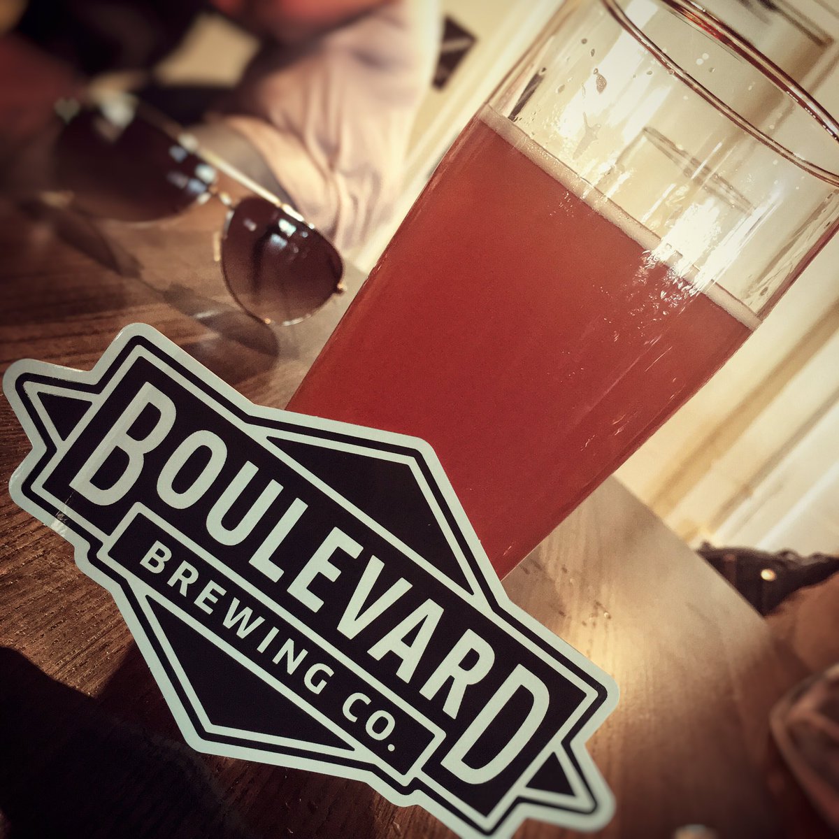 First time ever I wanted a flight...#Amazing #Beer with <a href="/growlerssticker/">growlersandstickers</a> and <a href="/Thewortdog/">Darin worthington</a> guzzling down a #radler