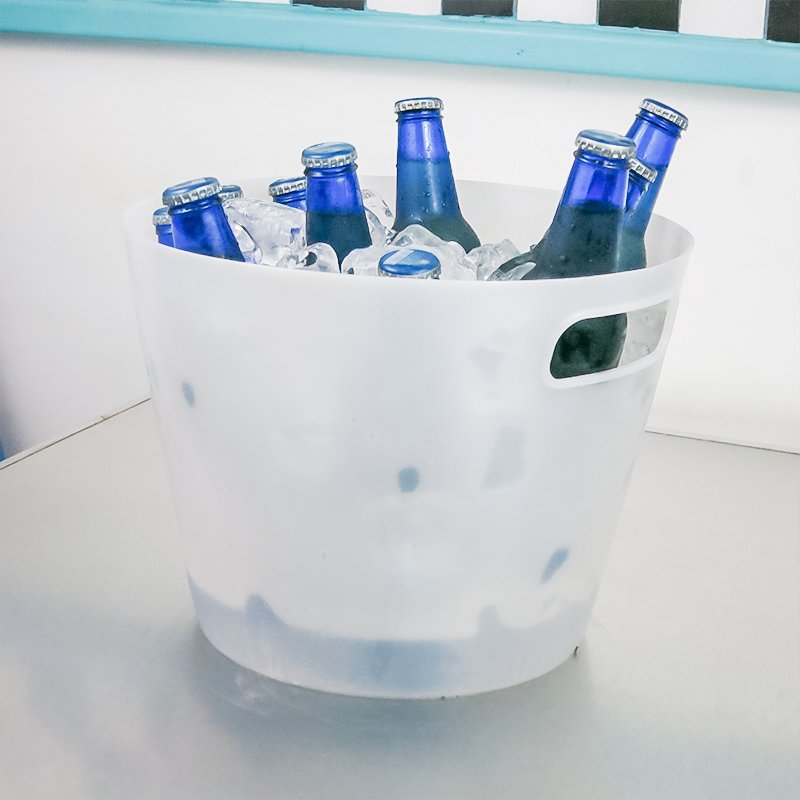 Caffe90Express's tweet image. No existe ninguna excusa para finalizar el día con unas frías.