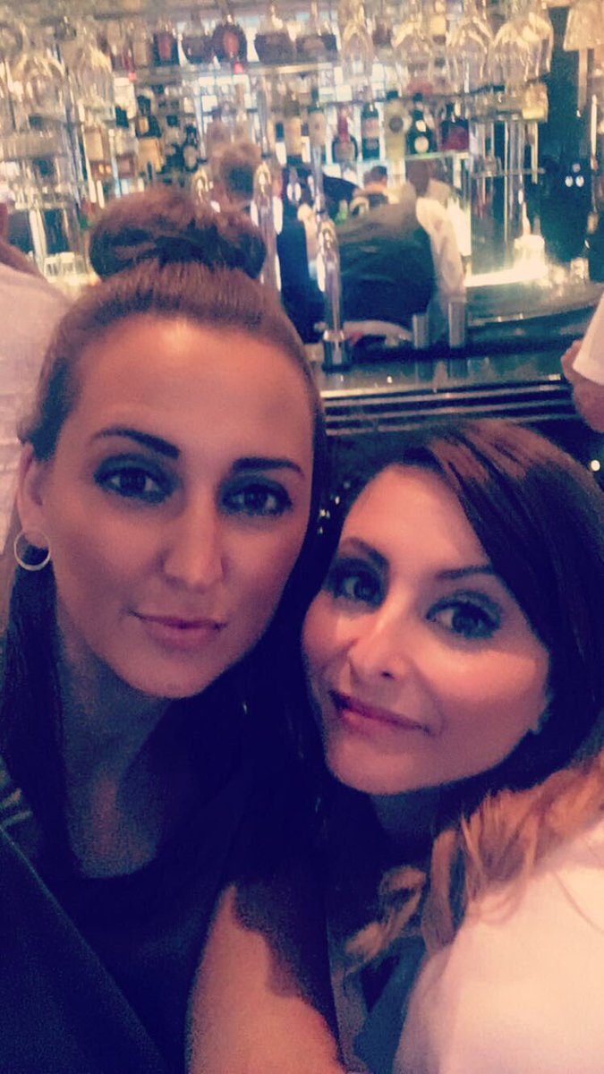 jaba168's tweet photo. Good times #smile #pout #leeds https://t.co/VF362UEZ6T
