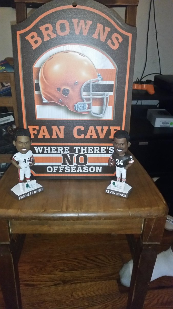 OFig72's tweet image. @EByner @BernieKosarQB
 the new members of my
"Cleveland sports Bobble Head HOF"
My childhood Browns. 
#Mack #Byner