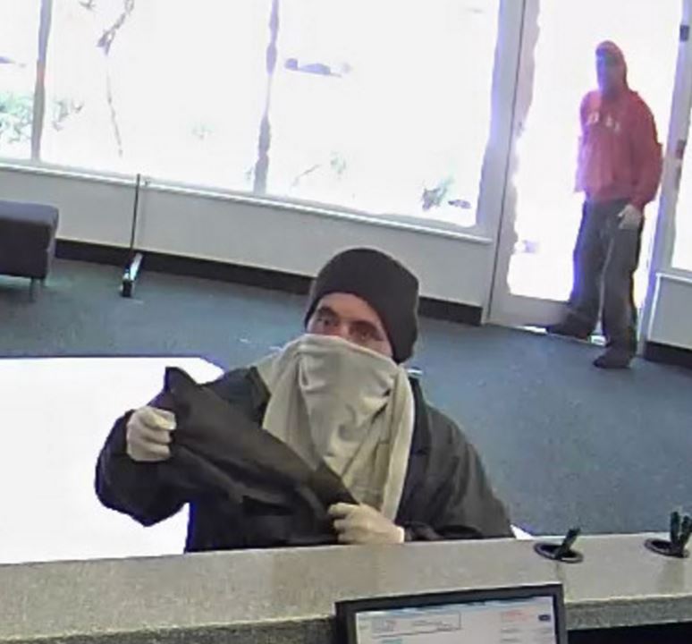 FBI searching for 2 men in #MiamiShores bank robbery bit.ly/2b6kdAA?utm_me… https://t.co/mNQZ0shFkj