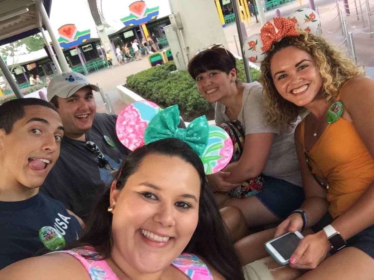 katarina_813's tweet photo. Disney birthday squad 😍😍 @SkipperdeeSteve @citywhit @Riverad217 https://t.co/r46fgRaYlL