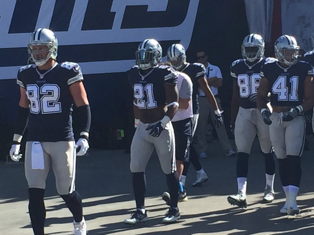 ESPNNFL's tweet photo. The crop-top is back! https://t.co/rjqwCJpYpb