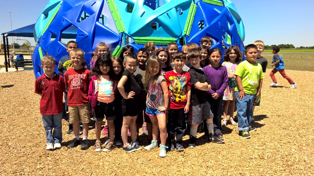 WardFirstGrade's tweet image. Saw lots of my kids at meet the teacher.  Bunches of hugs!