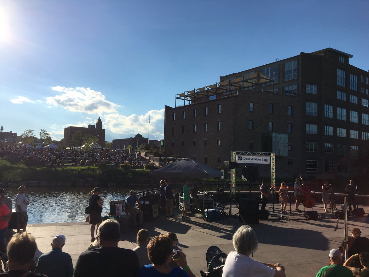 therealcmeyer's tweet image. Gorgeous night at #dtsf Riverfest tonight! C'mon down!