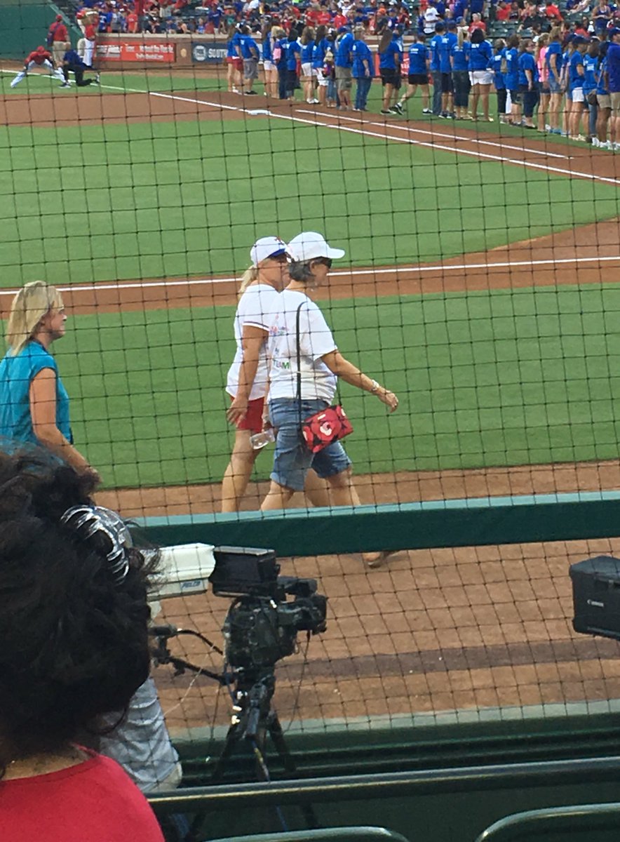 CScheidhauer's tweet photo. Celeb spotting at the Rangers game with @jab1998tx https://t.co/LHxATYyTQU