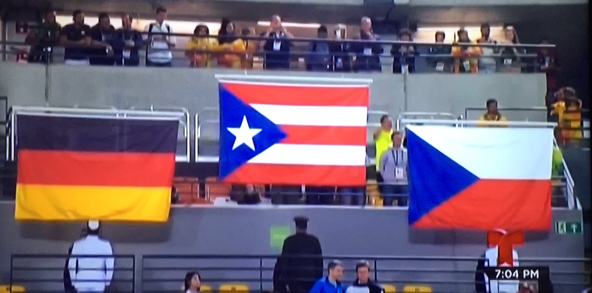 carlosmarin72's tweet image. I always dreamed of seeing my flag floating higher than the others. Thanks @MonicaAce93 for make it real. #puigñeta