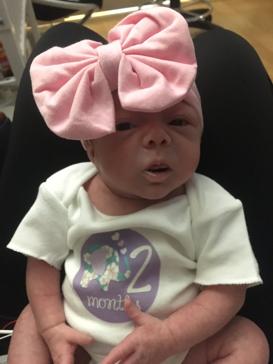 celinalanders's tweet image. She will wear obnoxious bows idc