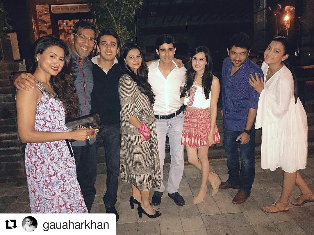 GautamRodeTeam's tweet photo. .@gautam_rode With His Friends 😊
B'day Celebration 🎂
#HappyBirthdayGautamRode 
Cr - @GAUAHAR_KHAN Insta
-TeamGAUTAM https://t.co/zcp6YwMpTL