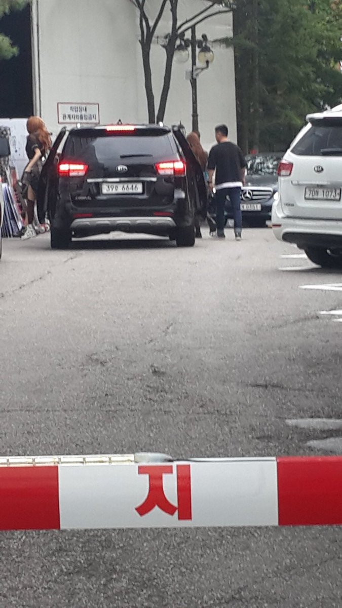 BLACKPINKVZLA_'s tweet photo. [!!] #BLACKPINK llegando a SBS Inkigayo  #WELCOMEBLACKPINK 
cc:pink_jeng 
via:blackpink_th h https://t.co/7BnE0GjDmR