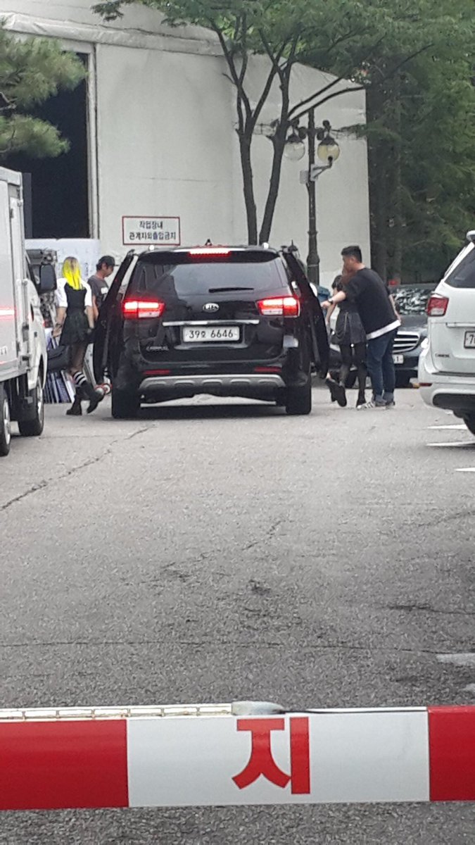 BLACKPINKVZLA_'s tweet photo. [!!] #BLACKPINK llegando a SBS Inkigayo  #WELCOMEBLACKPINK 
cc:pink_jeng 
via:blackpink_th h https://t.co/7BnE0GjDmR