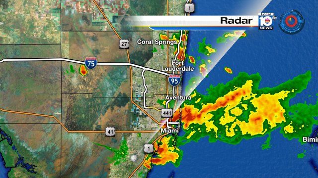 Storms moving on shore tonight in Dade and Broward Counties. @TrentAricTV will have your forecast tonight 11pm https://t.co/OUJHpZtz4f