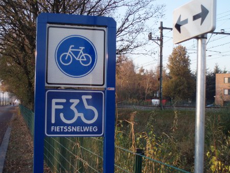 New fietsbrug for the fietssnelweg F35 in #Enschede. With led lights.