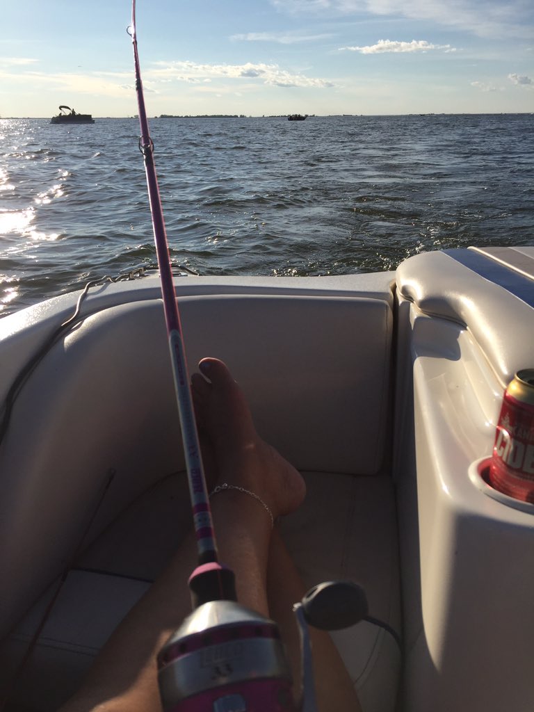 66brownsugar66's tweet image. Fishing. Football. Fine day! #linein #coldbeer #620ckrm #Riders