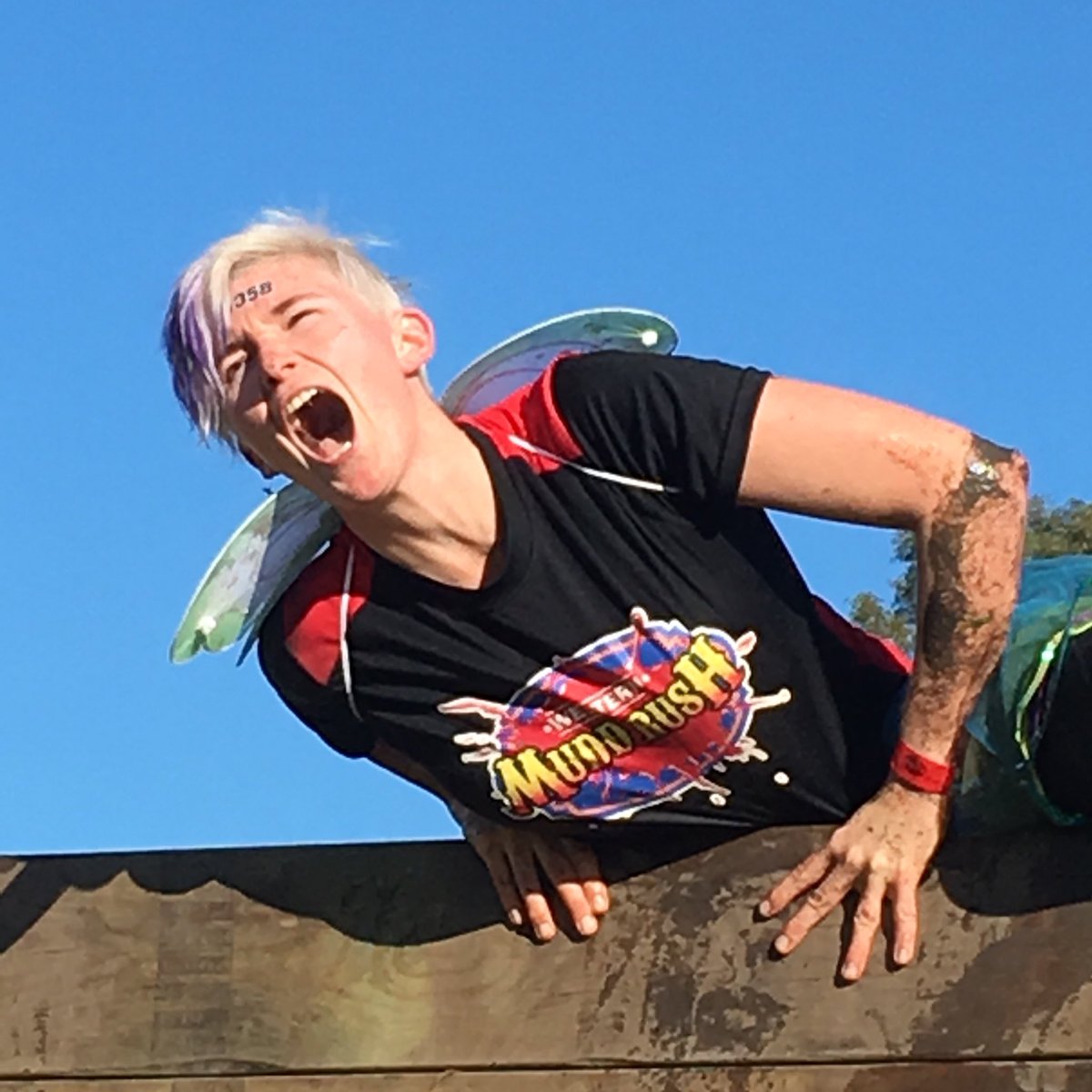 TriEventsWA's tweet image. Nothing like a set of fairy wings to get you through #muddrush #obstacle #fun #fitness #challenge #donormate