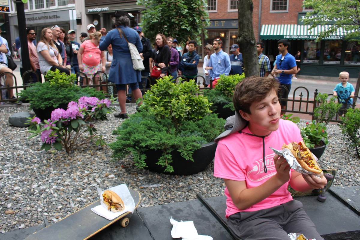 doofpaste's tweet image. kid wants a bite #doofpaste