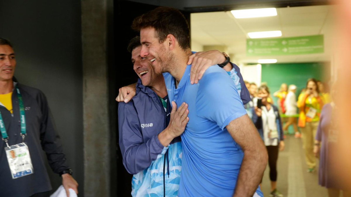 DeportesLN's tweet photo. Río 2016-tenis. Juan Martín Del Potro, tras vencer a Nadal: "Mis amigos estaban lejos y ... https://t.co/RfO3KUYal7 https://t.co/GmEyWrnlUv