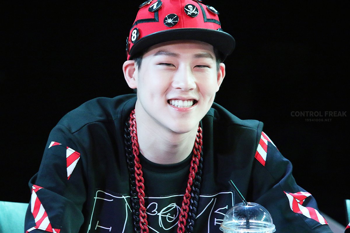 joohuns_'s tweet photo. wow this looks like college and post college bf jooheon im a mess https://t.co/MIbAB7NBpz