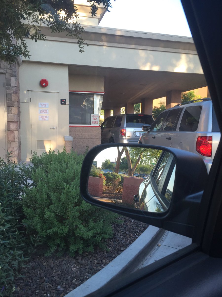 ncoeconnor's tweet photo. 25 minutes in line to get to this point @innoutburger every time in Gilbert AZ! Bummer every time https://t.co/EhqYVxiw7w