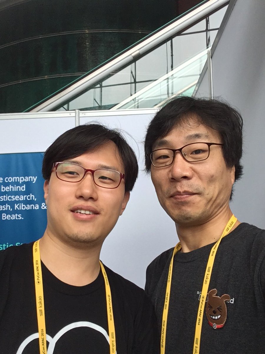 iolothebard's tweet photo. 파이콘 부스 순례 중~ 엘라스틱에서 인증샷~ ㅋㅋ #pyconapac #elastic #pyconapac2016 https://t.co/FpMe3RKOD8