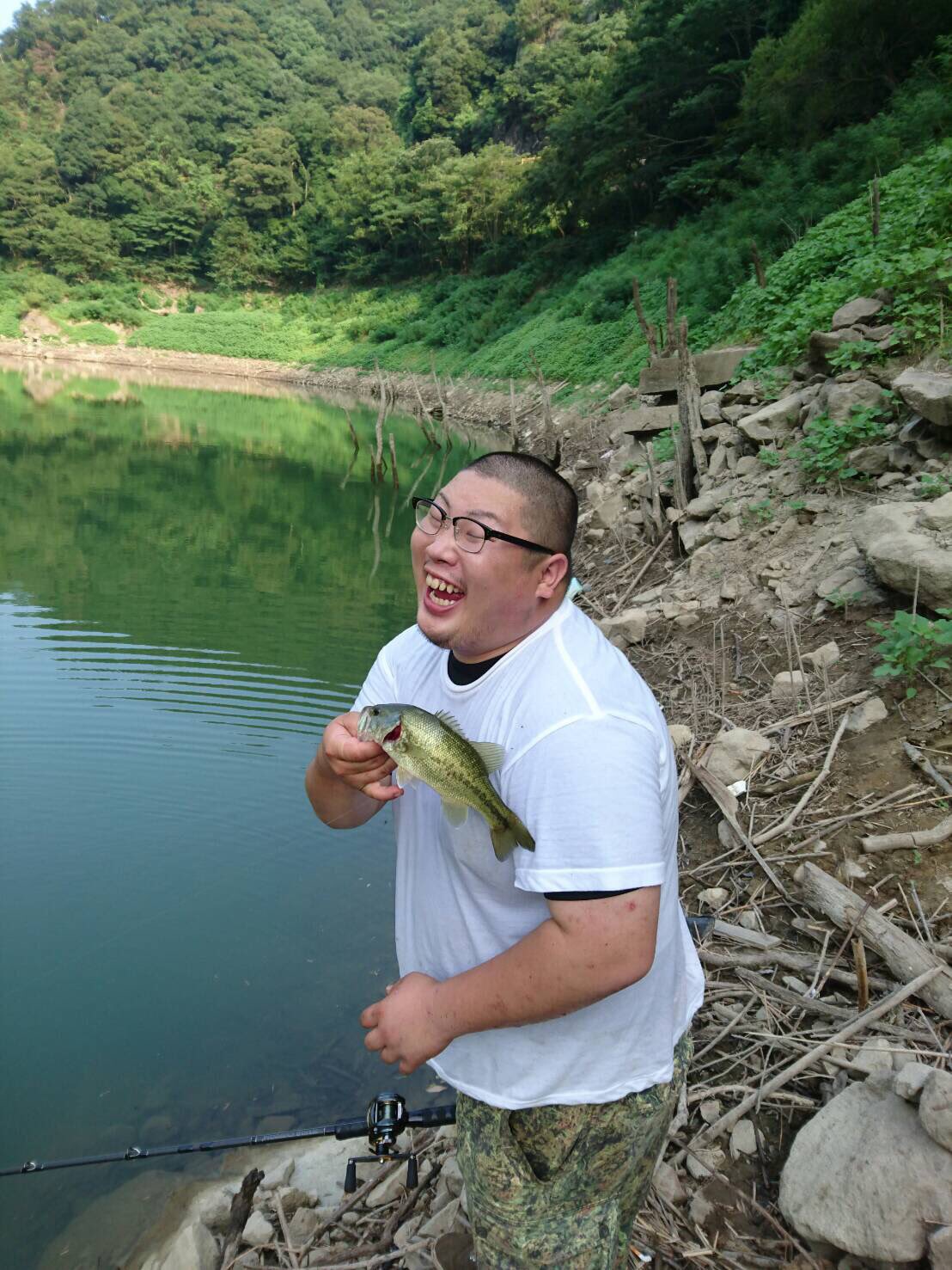 釣りアカny パイセンと阿武川のバックウォーターで釣り 藪漕ぎでこけて温泉笑 T Co Aqls5a0h55 Twitter