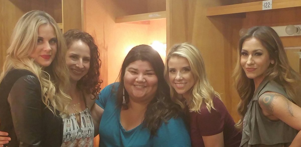 buhpuhduh's tweet photo. My teenage self totally geeked. These ladies were so sweet and inspiring #iamwoman @DreamGirlGroup #killerharmonies https://t.co/4OU6rnkIUd