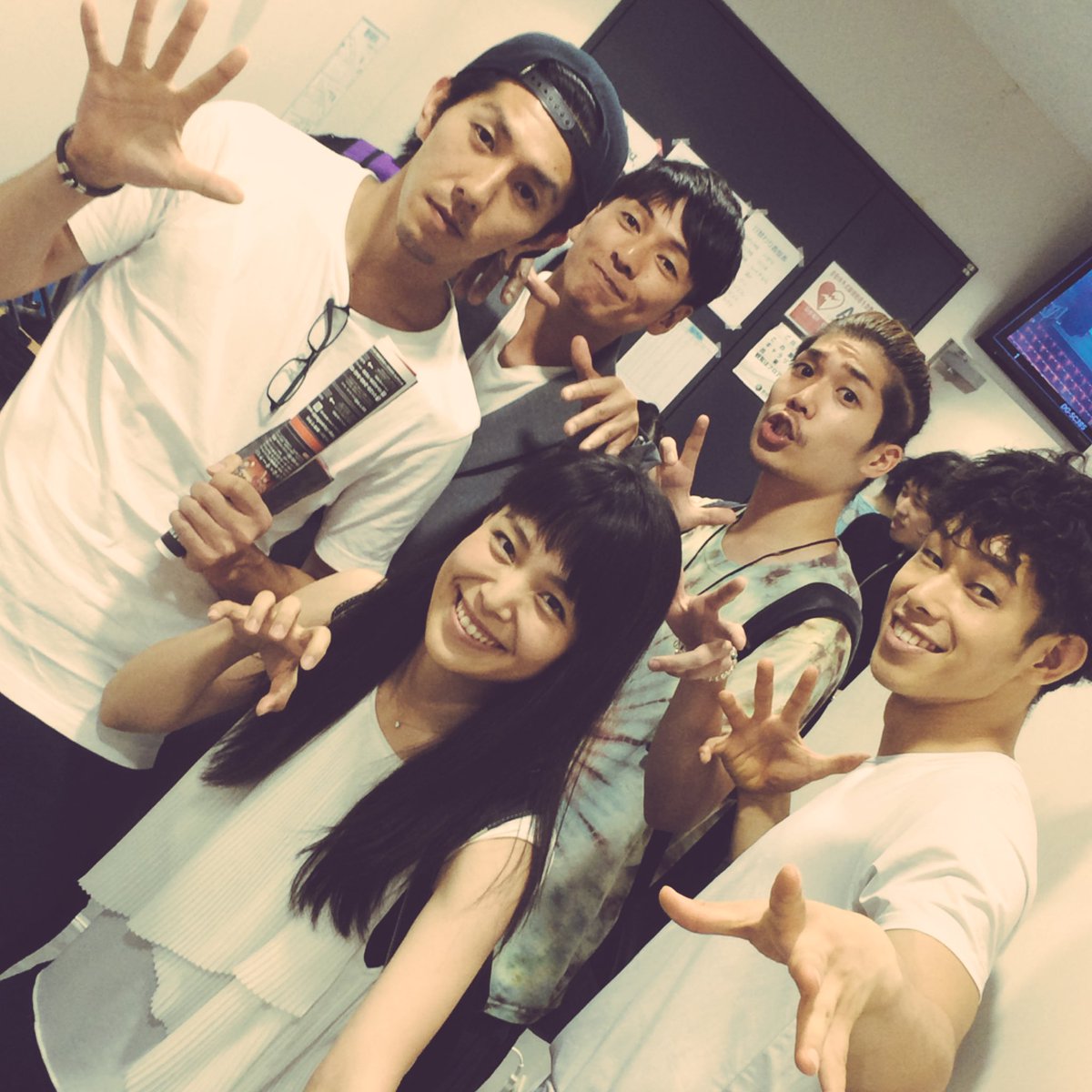 yakusima0605's tweet photo. 『BLAZBLUE』本日千秋楽です
よろしくお願いします！

先日初演のウロボロスメンバー も観に来てくれましたよ ♫ https://t.co/82RNdigebt