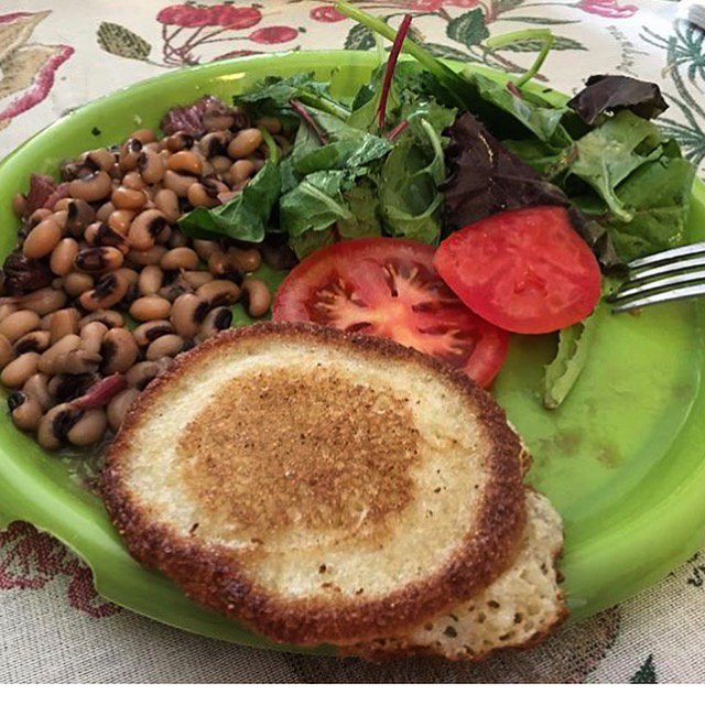 SoulFoodFest's tweet photo. #Soulfood Saturday! Black eyed pies, corn cakes and salad! #yum #ilovesoulfood https://t.co/sbHMHrQ4lT