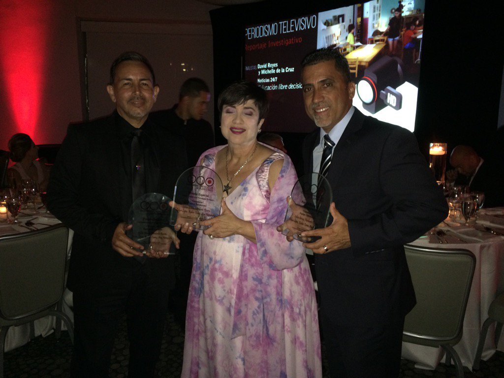 SylviaGomezT2's tweet photo. #OPC2016 Celebrando Premio Periodismo Ecologico con mis camarografos Heriberto Rivera y Edgar Lopez.@TelenoticiasPR https://t.co/OvnNbVLlPS