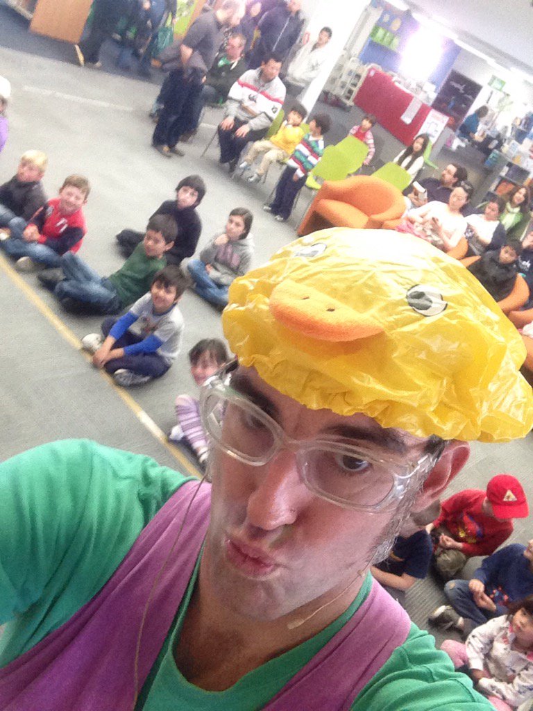 DrGrahams's tweet photo. Guess I should duck off and science this #NatSciWk crowd. #ExtraordinaryScience https://t.co/2jmEDIROlG