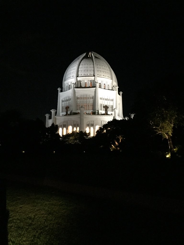 lyonsmith_d's tweet photo. Baha'i temple in Wilmette, IL lit up at night @BahaiBIC https://t.co/gRDg2CGEHg