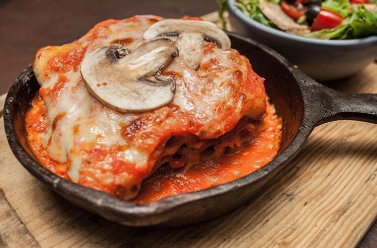 Lasaña al horno de leña, una especialidad de <a href="/LosCancinos/">LosCancinos</a> #DrMora9 #CentroHistórico #TuBarrio