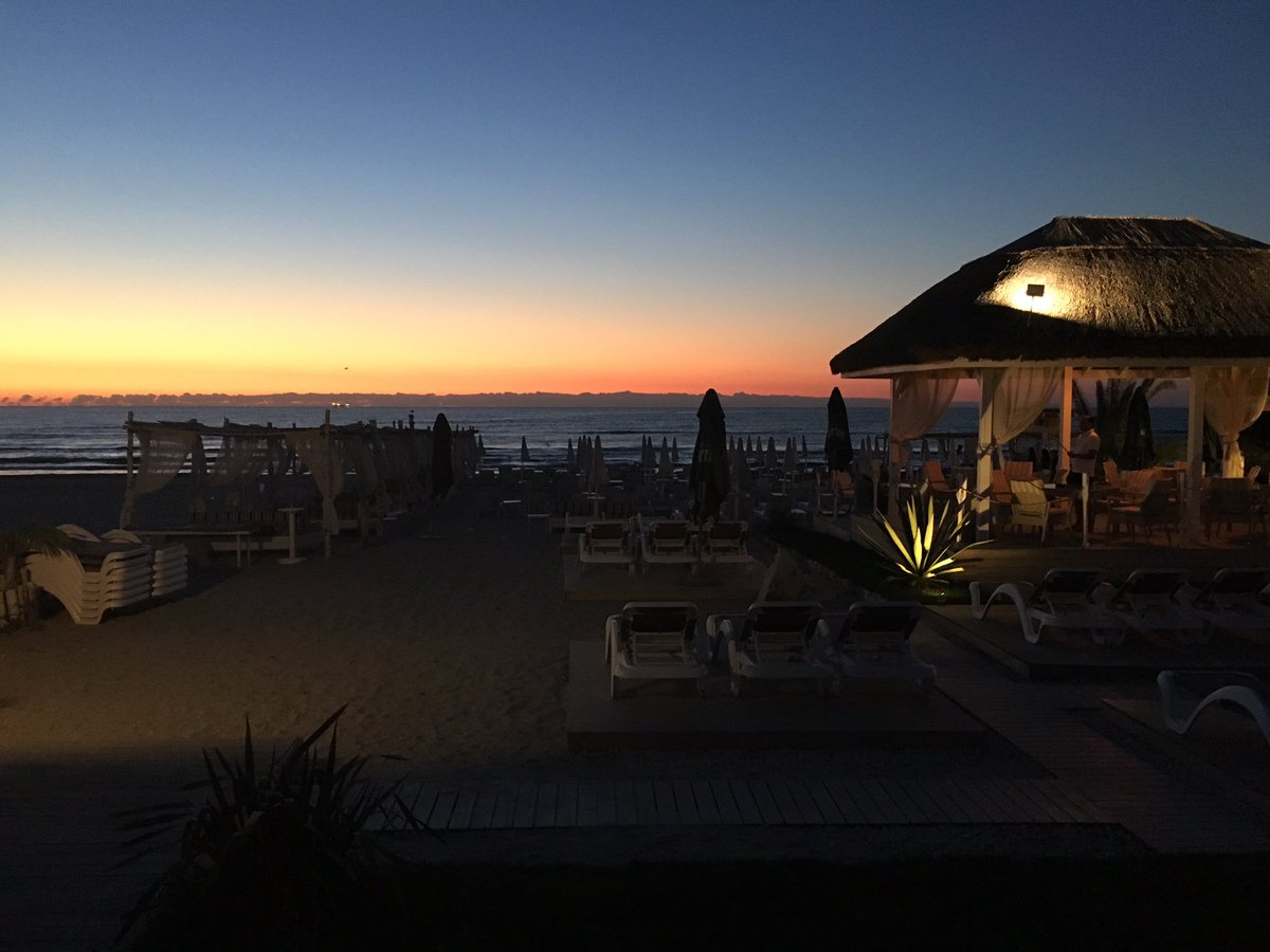 anismenal's tweet photo. This is black sea Sunrise ❤️ #AnisInRoRo https://t.co/LqiAePzBOt