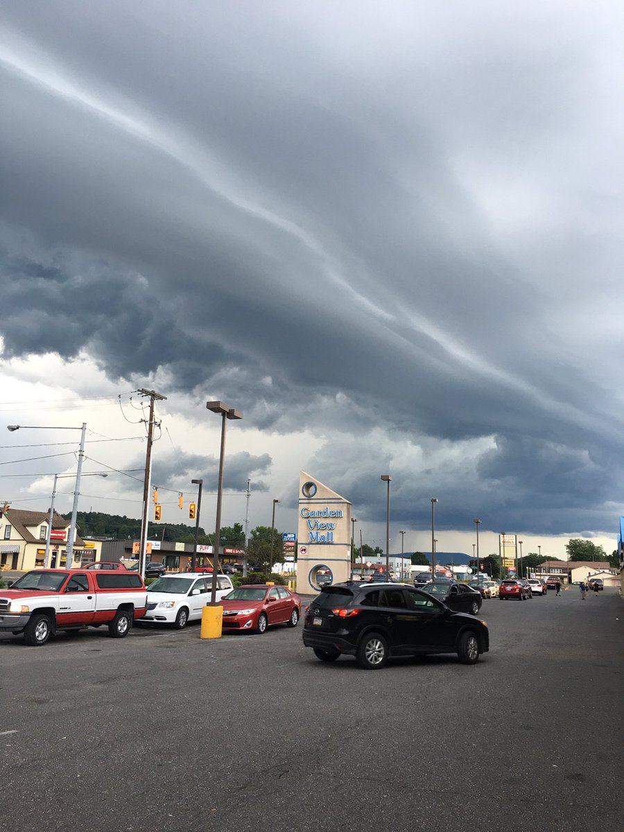 jbaker0977's tweet photo. Beauty before the storm https://t.co/kAk3Jalbmx