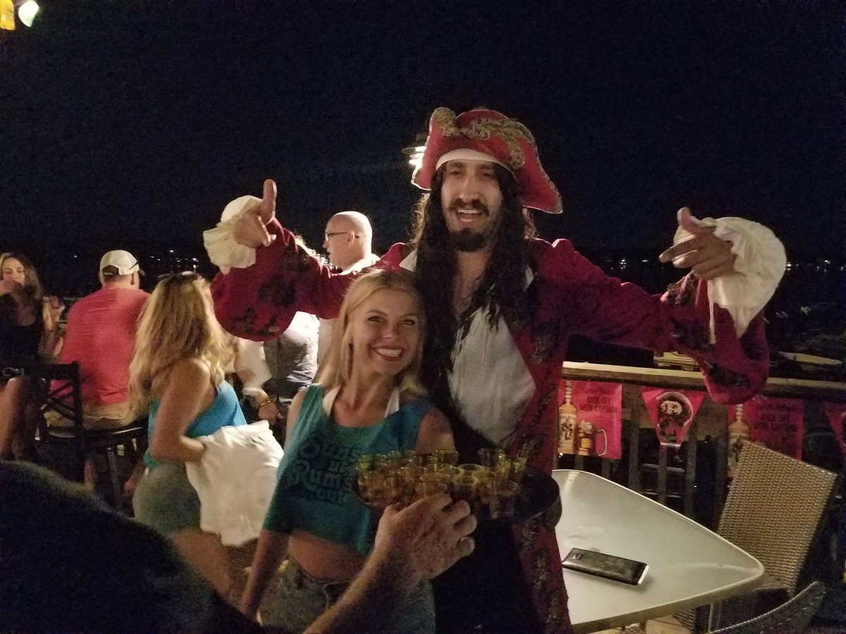 BreakthruBevIL's tweet photo. Full speed ahead &amp; #fullcaptain with Captain Morgan &amp; the Morganettes in Chain of Lakes. #sunsoutrumsout #afterdark https://t.co/5jb0ELzyvu