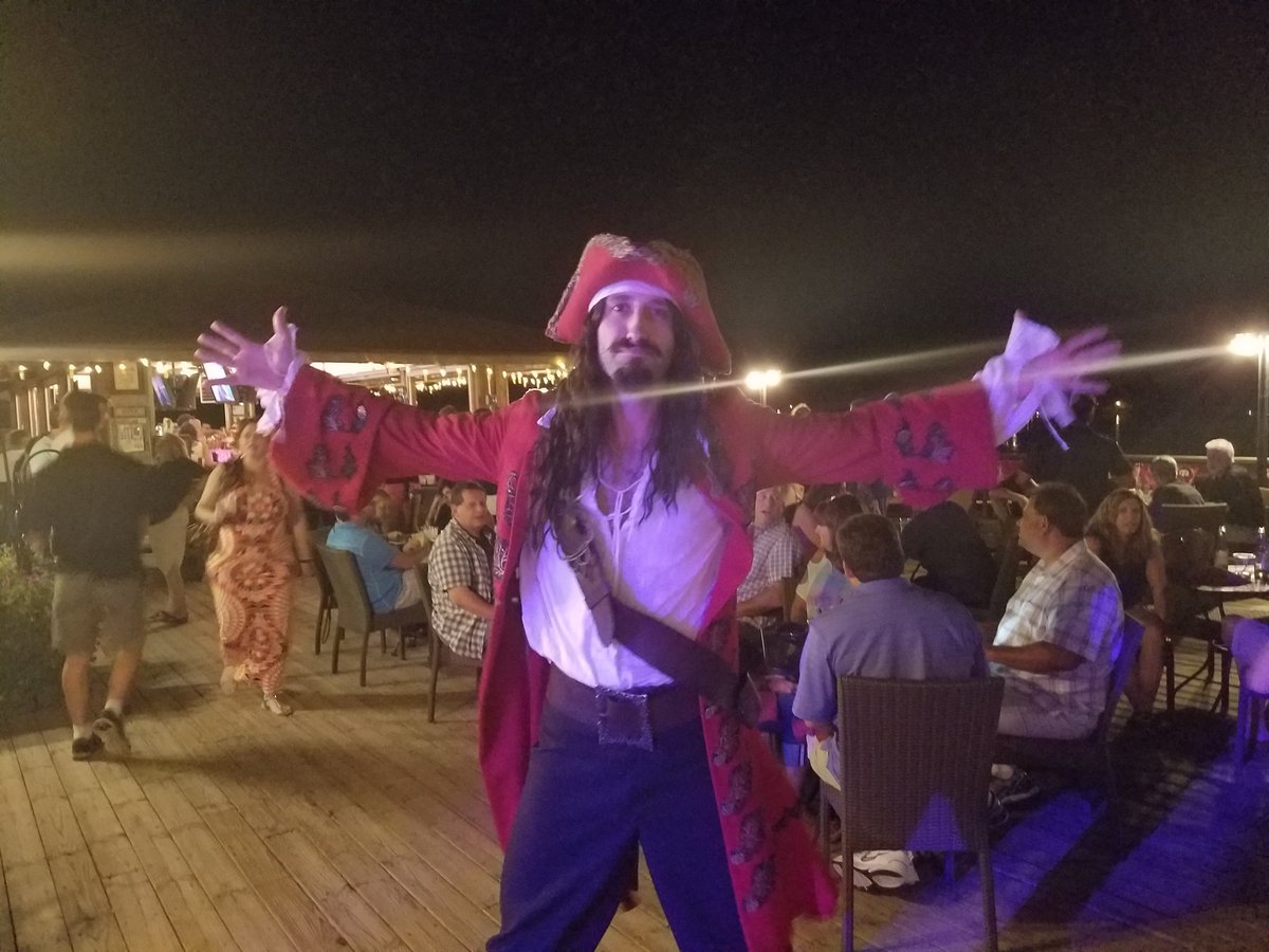 BreakthruBevIL's tweet photo. Full speed ahead &amp; #fullcaptain with Captain Morgan &amp; the Morganettes in Chain of Lakes. #sunsoutrumsout #afterdark https://t.co/5jb0ELzyvu
