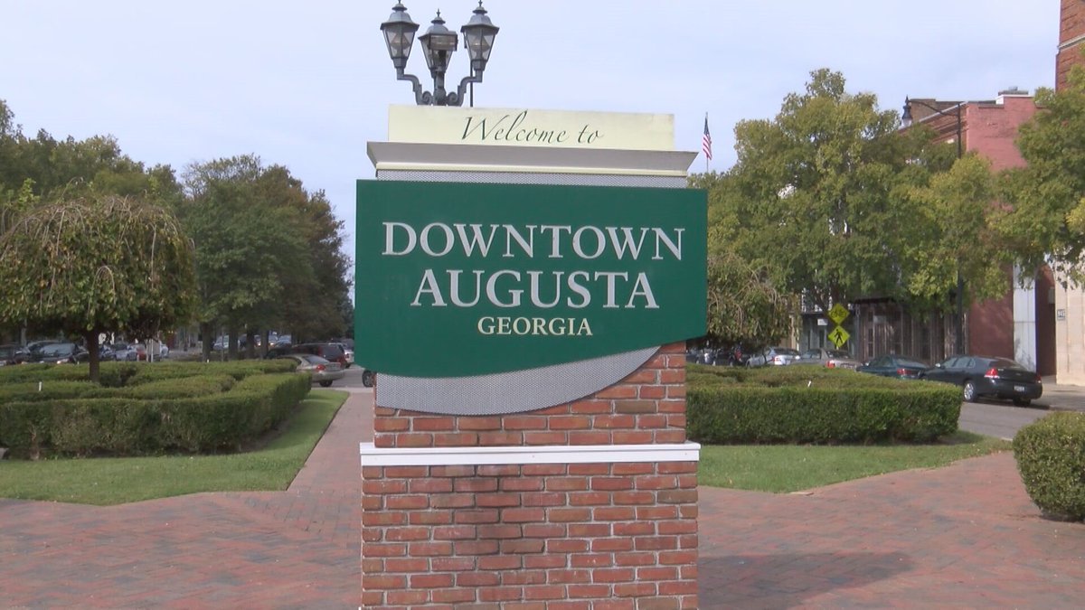 DowntownRdTable's tweet photo. @RenettaWJBF Thanks for showing the Central Business District in Downtown Augusta love! We appreciate all you do! https://t.co/sddcKUgLn1