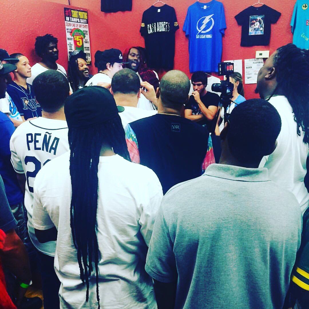 certifiedraw's tweet image. Packed. TAMPA BATTLE LEAGUE got the shop on smash tonight!  #rb3 #etd #battles #bars #certifiedraw #sfmempire🎤🎵🎶