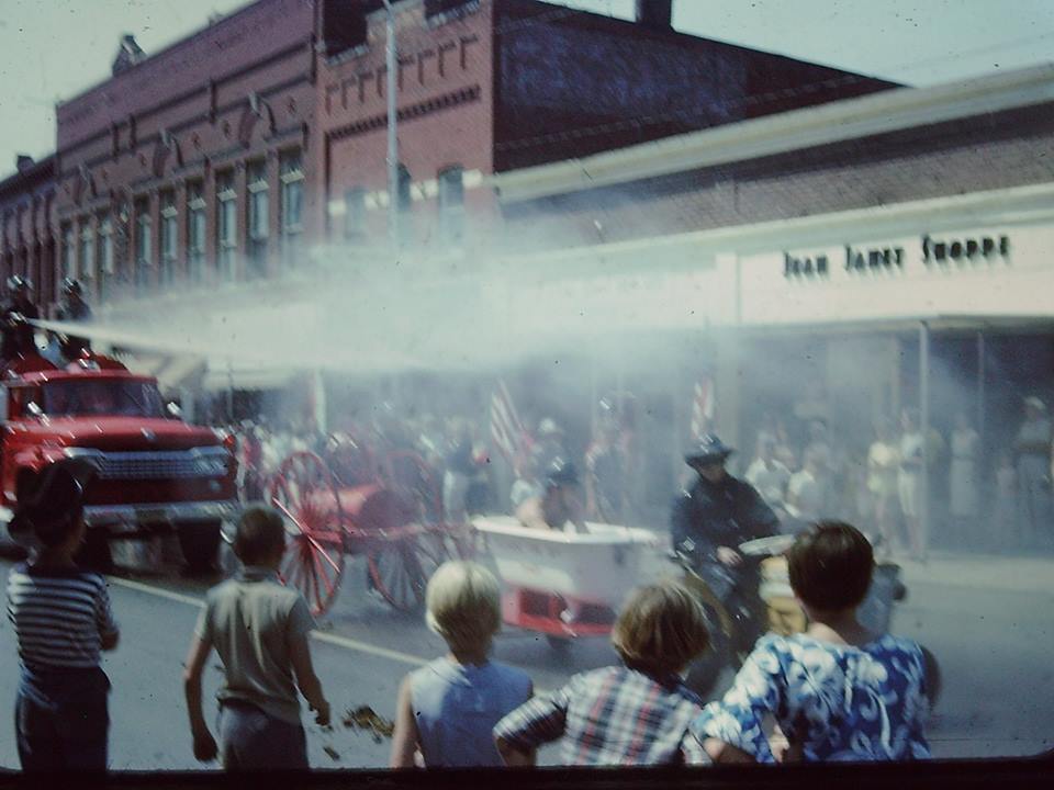 MichiganHist's tweet photo. Flushing Community Fair parade - 1965 (You know you grew up in Flushing FB)
#FlushingMI
https://t.co/Ype3Tku7SK https://t.co/CMRyOE3JVy