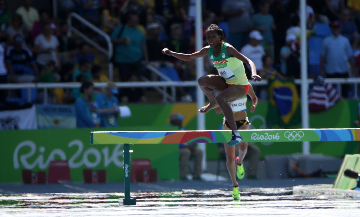 XHSports's tweet photo. A moment to remember, a foot to shot, a hero to respect at #Rio2016 https://t.co/uQAhi4ne0H https://t.co/iT3hxlFzoJ