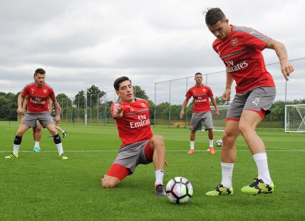 TheAFCBell's tweet photo. Arsenal 📸| أقل من 12 ساعة على ركلة البداية، هكذا كانت استعدادات اللاعبين في آخر حصة تدريبية. ⚽️ https://t.co/uG68AGythB