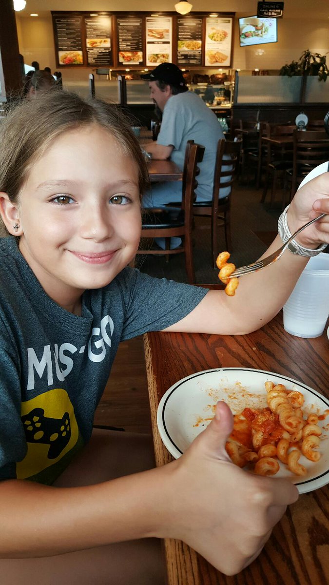 esteban2526's tweet photo. Enjoyed #CavatappiAndSalad @PorVidaSA approved! #Bonus #PokemonGO friendly! #FitPassPorVidaWeek @SAParksFitness https://t.co/3uNsf3JU5j